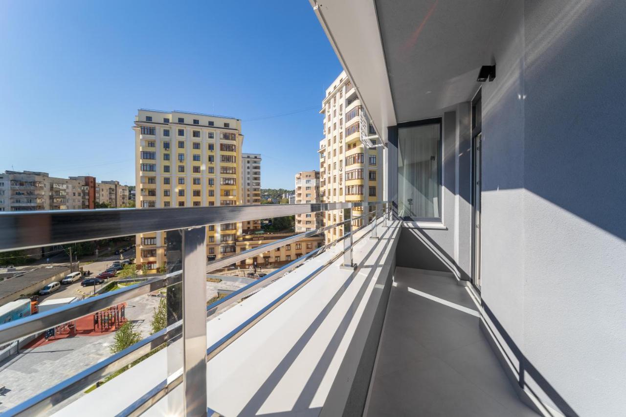 77 Views Apartments By Inshi Lviv Exterior photo