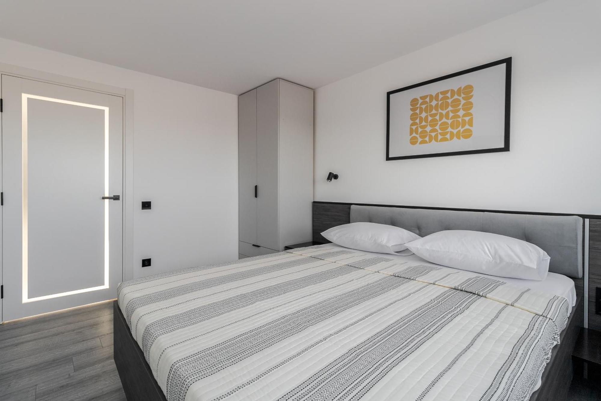 77 Views Apartments By Inshi Lviv Exterior photo