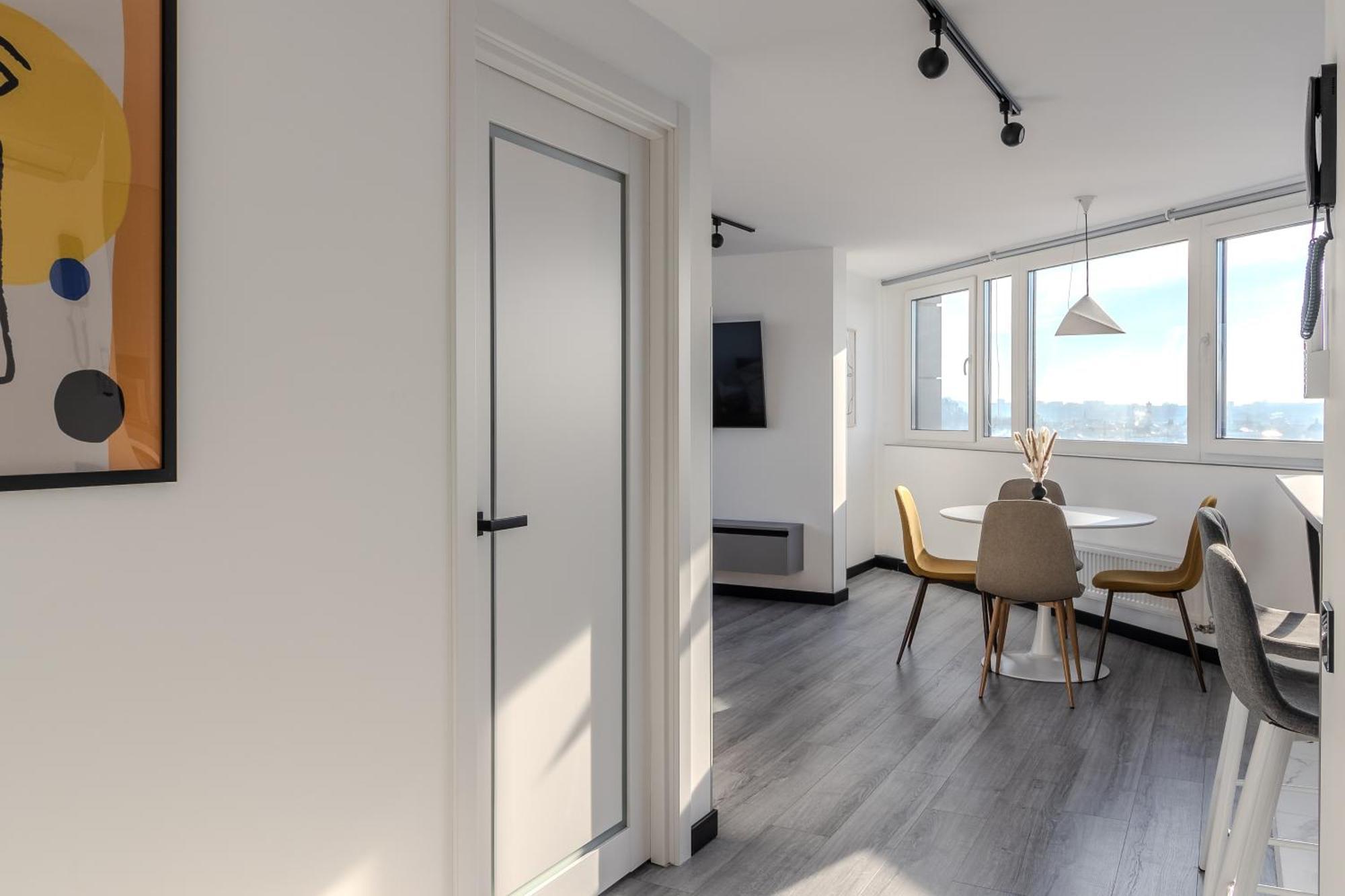 77 Views Apartments By Inshi Lviv Exterior photo