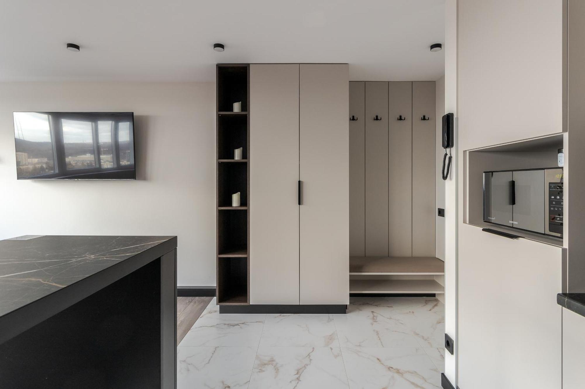 77 Views Apartments By Inshi Lviv Exterior photo