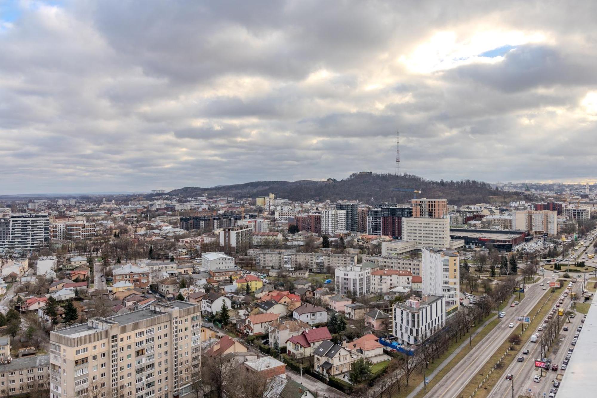 77 Views Apartments By Inshi Lviv Exterior photo